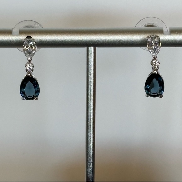Rare Swarovski Blue Pear-Cut And Clear Crystals Vintage Drop Earrings 19mm - Picture 4 of 16